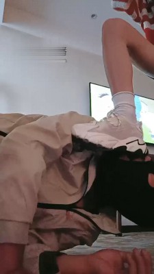 【十言】运动女神白袜辱狗 bf18312