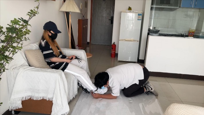 【子怡工作室】双S运动鞋调教鞭打踩踏 YC-220607