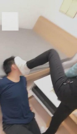 【VIVI】圈养家奴悲催的命运:小白鞋棉袜