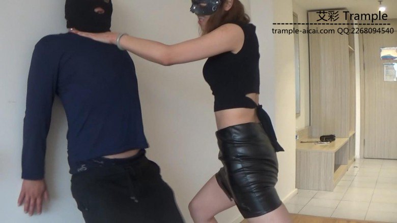 女特工潜入宰杀暴徒