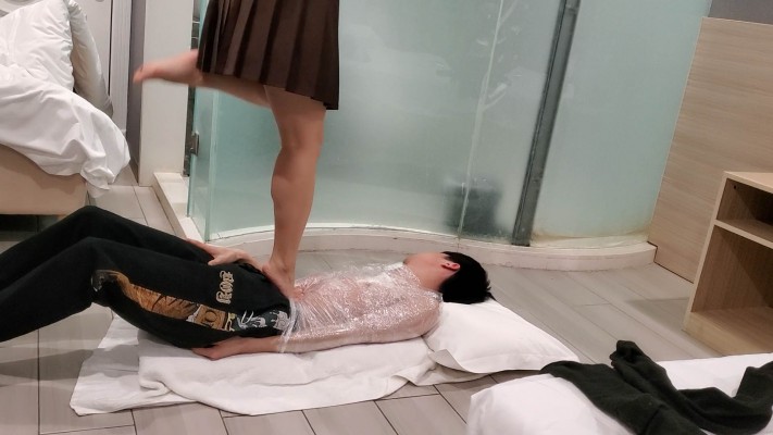 【橘子粥】保鲜膜缠身强制踩踏 YC-230223-7