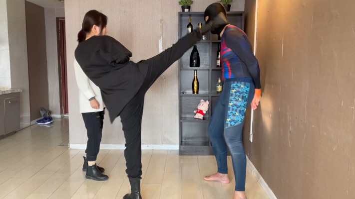 【蛋碎娇娃】『超S·联盟』路遇猥琐男？踢废！ YC-220726-4