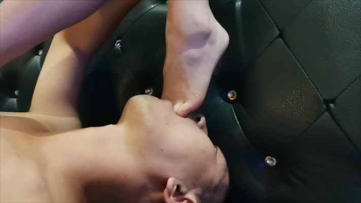 ktv小姐姐恋足深喉 YC-220429-6