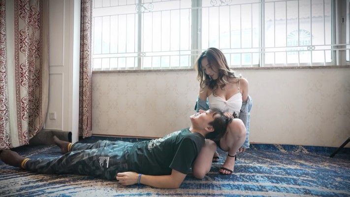 [MagicIMirror 魔镜少女]—随DJ牛仔裤脸上摇摆 MM-221221