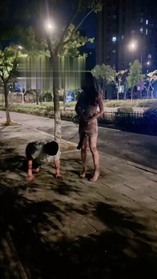 【莫莉】模特S户外抓住狗 bf17495