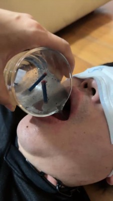 【朱砂痣】桌下新宠物-深喉虐乳/强制喂食各种脏东西 bf22830