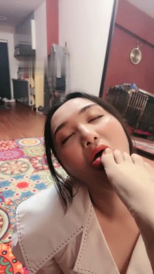 【小祖宗】情侣奴伺候舔脚_HD绳艺资源