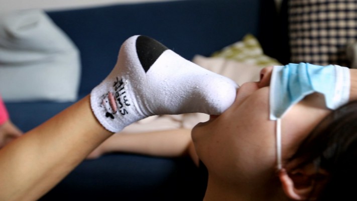 【惑心】刚运动完的臭袜深喉