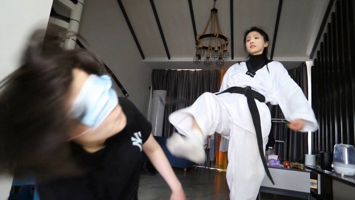 【惑心】跆拳道美女臭脚要狗命