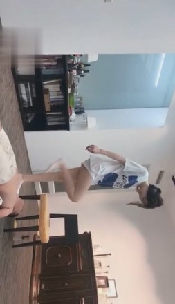VIVI踩踏健身操