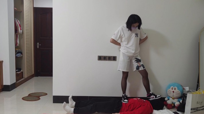 168cm中山少女姿默黑丝AJ全体重踩踏，坐脸，羞辱清理鞋子 YC-220219-6