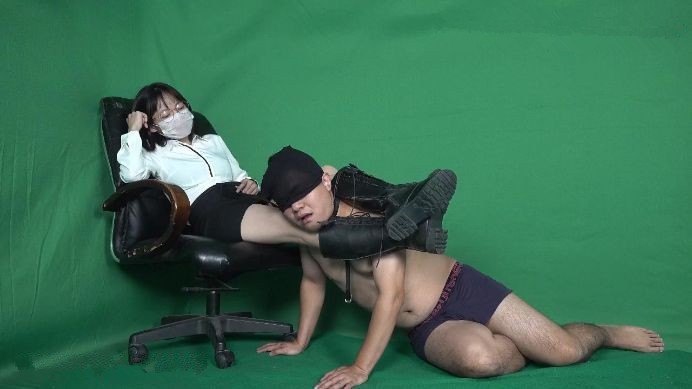 【南国原创】女员工潘婷绑架老板，强迫当狗