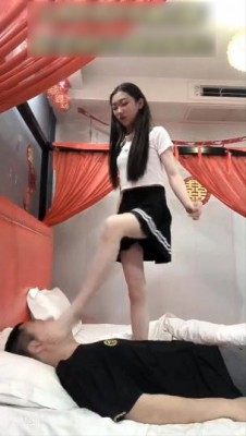 【LAPAPA】初柒碎蛋者 剧情版 心狠手辣的校花霸占同学财产舔脚踩踏脚耳光YC-220709