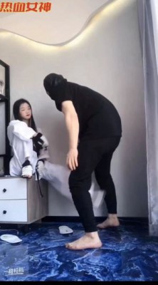 18岁绝美女学生s跆拳道美脚踹烂贱M狗裆-18岁学生S跆拳道踢裆调教 YC-220429-5