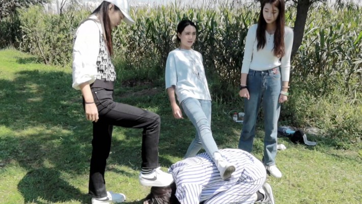 【超级女M】三女神苞米地处刑女奴