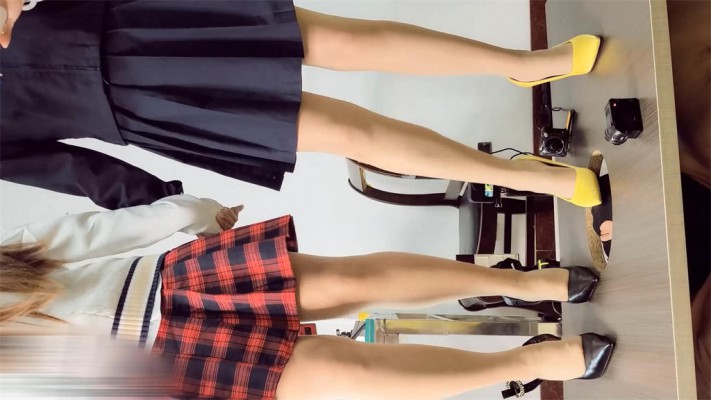 【婧児小主】婧児小意双S全语言踩踏肉丝高跟短靴下踩地板脸羞辱踩死！YC-220322-3