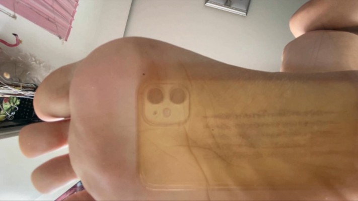 【芊芊】POV脏袜裸足踩脸