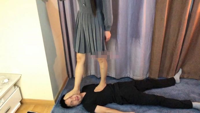 Kitty女王首调の丝足爆踩地毯