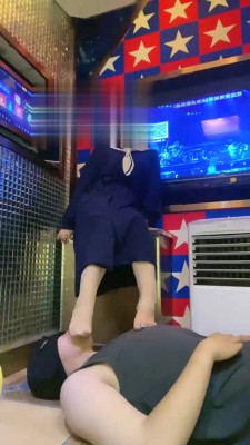 【YJ月玖儿】KTV制服丝袜诱惑羞辱狗同事 bf18023