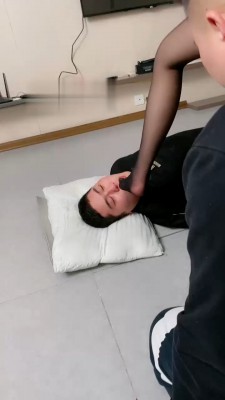 【麋鹿银儿】素人姐妹虐打出气调 bf21836