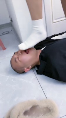 【麋鹿银儿】毛拖鞋白袜踩虐狗 bf23345