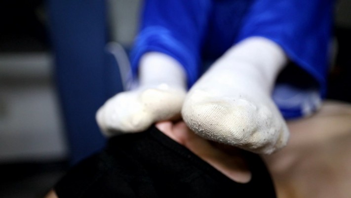 【惑心】女奴给新来的女主闻臭袜舔臭脚