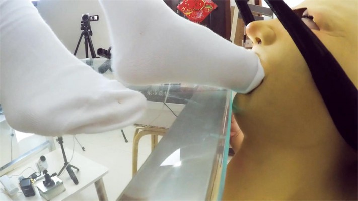 【婧児小主】墙脸系列2 皮靴白袜肉丝高跟轮番践踏玩你受得了么？奴视角YC-220225-3