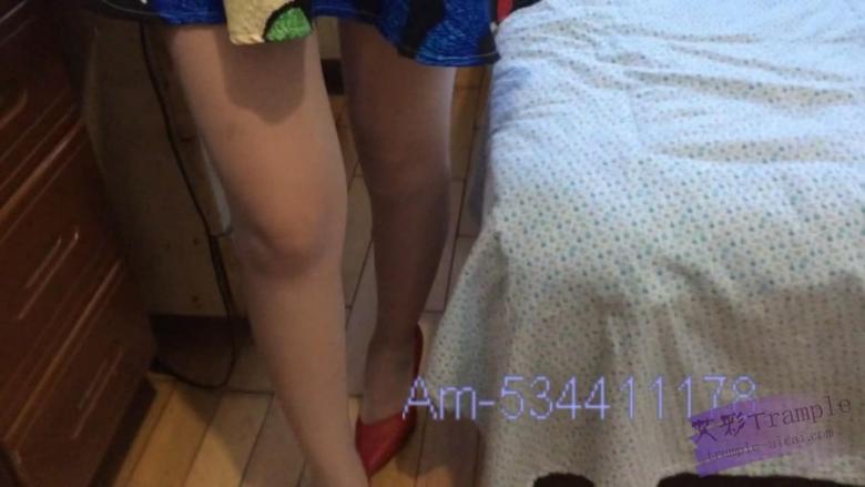 【极品典藏】这样的白丝可以玩一年么?秀足,鞋++全身+背影