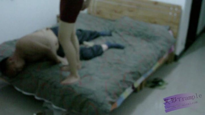 美少女惩治男.