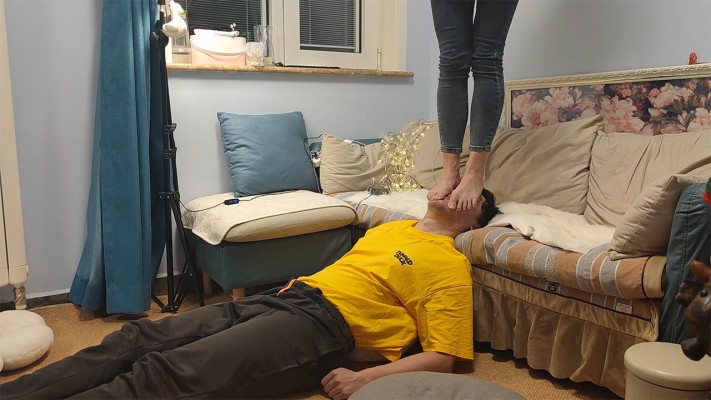 鹿梦兮跳踩脸脚深喉插吐——颜面破坏系列（九） YC-230312-2