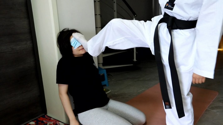 【惑心】跆拳道美女臭脚要狗命