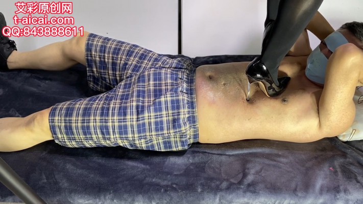 【新人】第一次视频多角度黑色12厘米高跟跺踩肚子