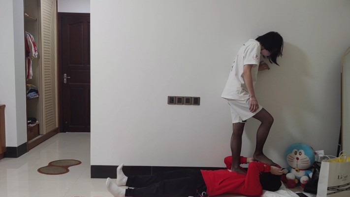 168cm中山少女姿默黑丝AJ全体重踩踏，坐脸，羞辱清理鞋子 YC-220219-6