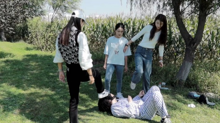 【超级女M】三女神苞米地处刑女奴