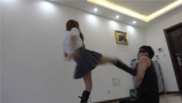 【冷柔】大头皮靴凶狠踢裆