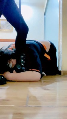 【甜沁】萝莉主短靴踩虐胖狗 bf23208