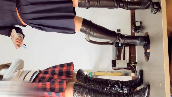 【婧児小主】婧児小意双S长靴肉丝践踏蛮横男把他困在地板下踩脸羞辱 YC-220322