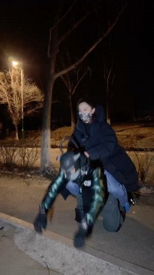 【潘妮女王】深夜户外骑马遛狗 bf23310