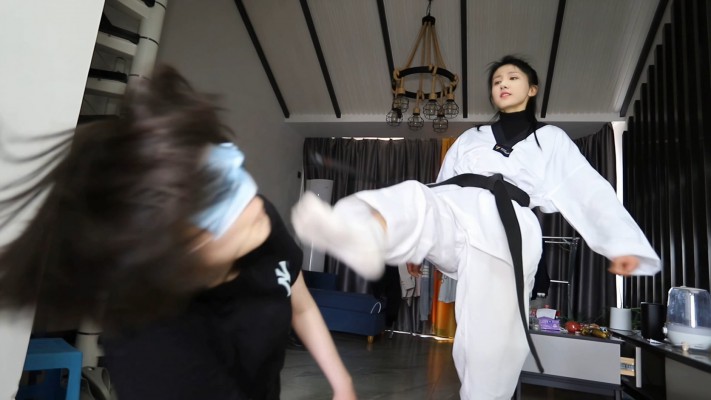 【惑心】跆拳道美女臭脚要狗命