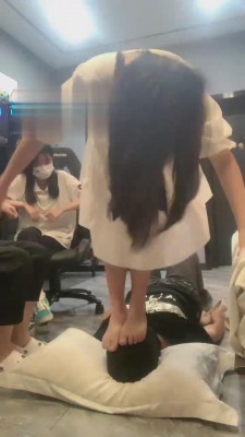 【精神小妹】欣素人尝试踩/深喉 bf15533_HD绳艺资源