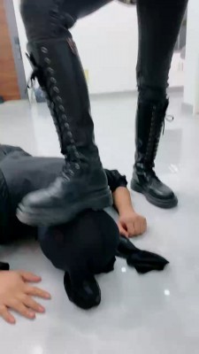 【麋鹿银儿】长靴S全体重踩+暴虐父子狗喂食 bf23131