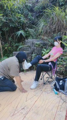 【美学】运动女神小白鞋虐打狗 bf20040