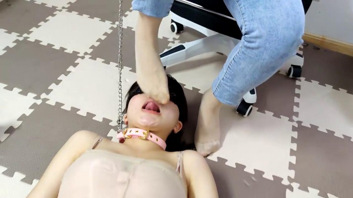 【00后蕬小乃】清理帆布鞋里的肉丝脚 YC-220604-3