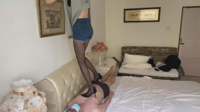 【活力诗曼】高跟鞋原味黑丝狠毒踩踏首次高跟鞋全体重虐踩 YC-220802