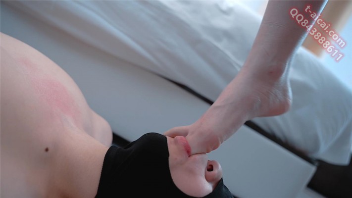 裸足凉糕美脚插嘴 YC-220221-2