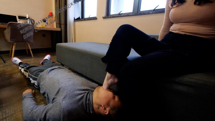 【第5风格】脚深喉，脚插嘴几乎擦吐 YC-230112-3