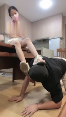 【万一】看女友脏鞋脏船袜辱绿帽 bf18981