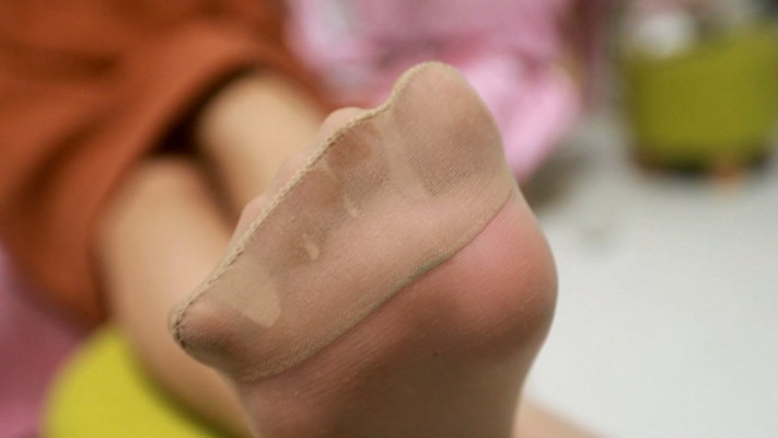 【芊芊】暴汗臭短肉丝pov语言羞辱脚奴