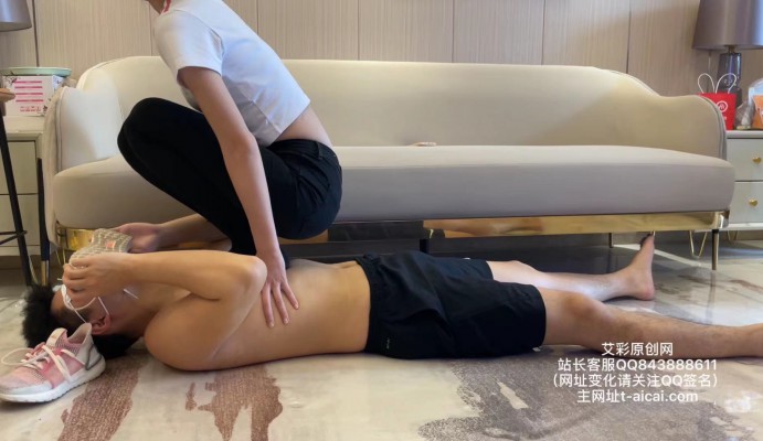 【喵聘】闷了一周的黑袜和一年未刷的阿迪 YC-211019