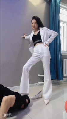 初柒臭丝脚女教师白丝高跟踩踏学生闻舔脚-女教师仿岛国剧情职业装调教 YC-220710-3